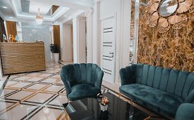 Demure Hotel