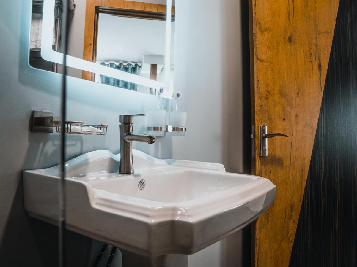 Demure Hotel Ташкент Экстерьер фото